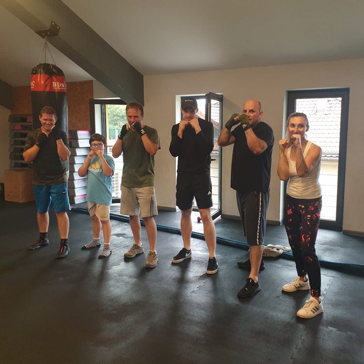 Trening bokserski na worku, Zuziboxing Rząska